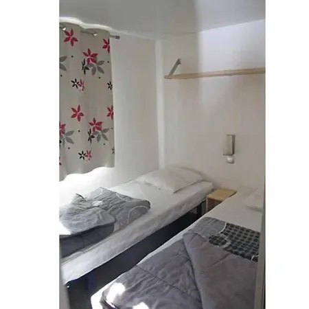 4 Etoiles - Piscine - Ccbahgh Kamp alanı Secondigny