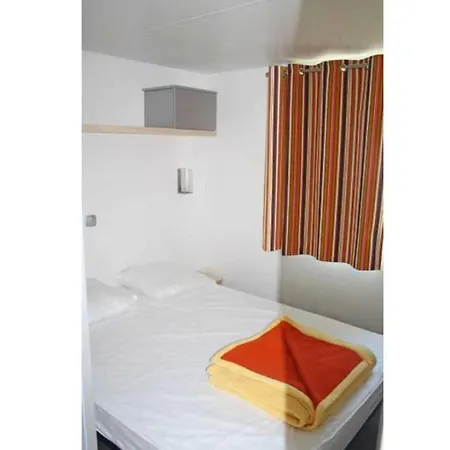 4 Etoiles - Piscine - Ccbahgh Kamp alanı Secondigny