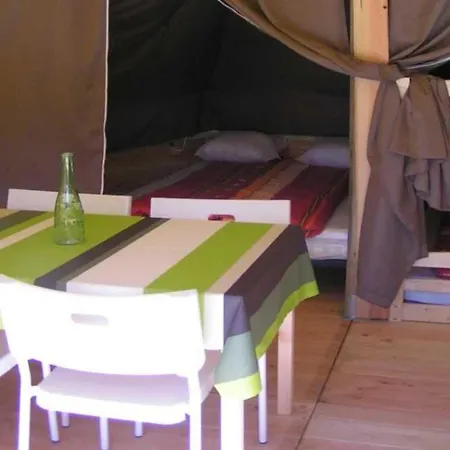 4 Etoiles - Piscine - Ccbahgh Kamp alanı