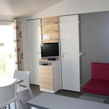 4 Etoiles - Piscine - Ccbahgh Kamp alanı Secondigny