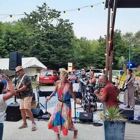 4 Etoiles - Piscine - Ccbahgh Kamp alanı